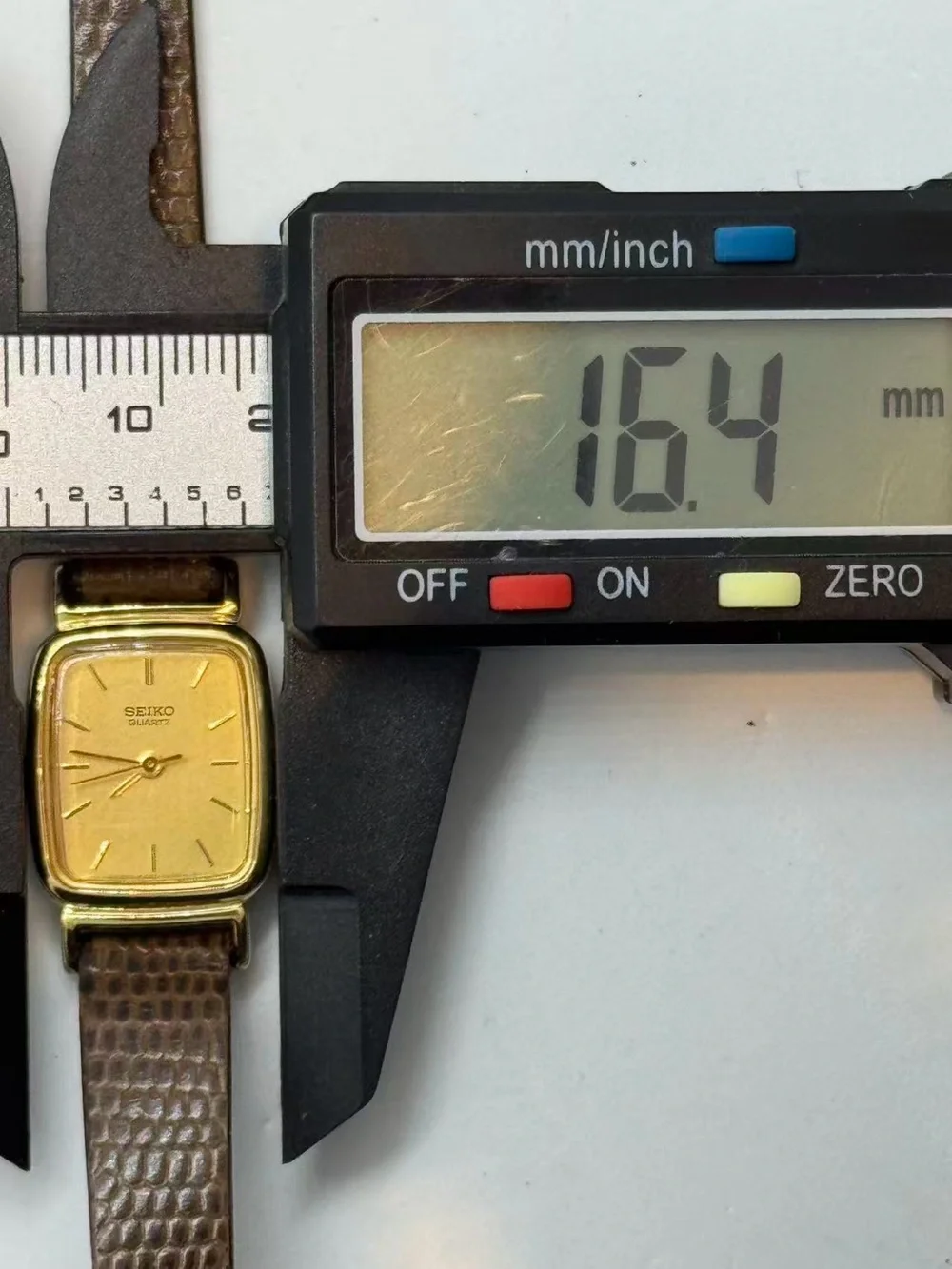 Vintage Seiko Women’s Quartz Gold Tone 16mm Rectangular Watch New Battery Runs